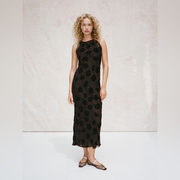 Réalisation Par – The Carla Dress in Lily Devoré Noir - Black - Picture 4 of 16